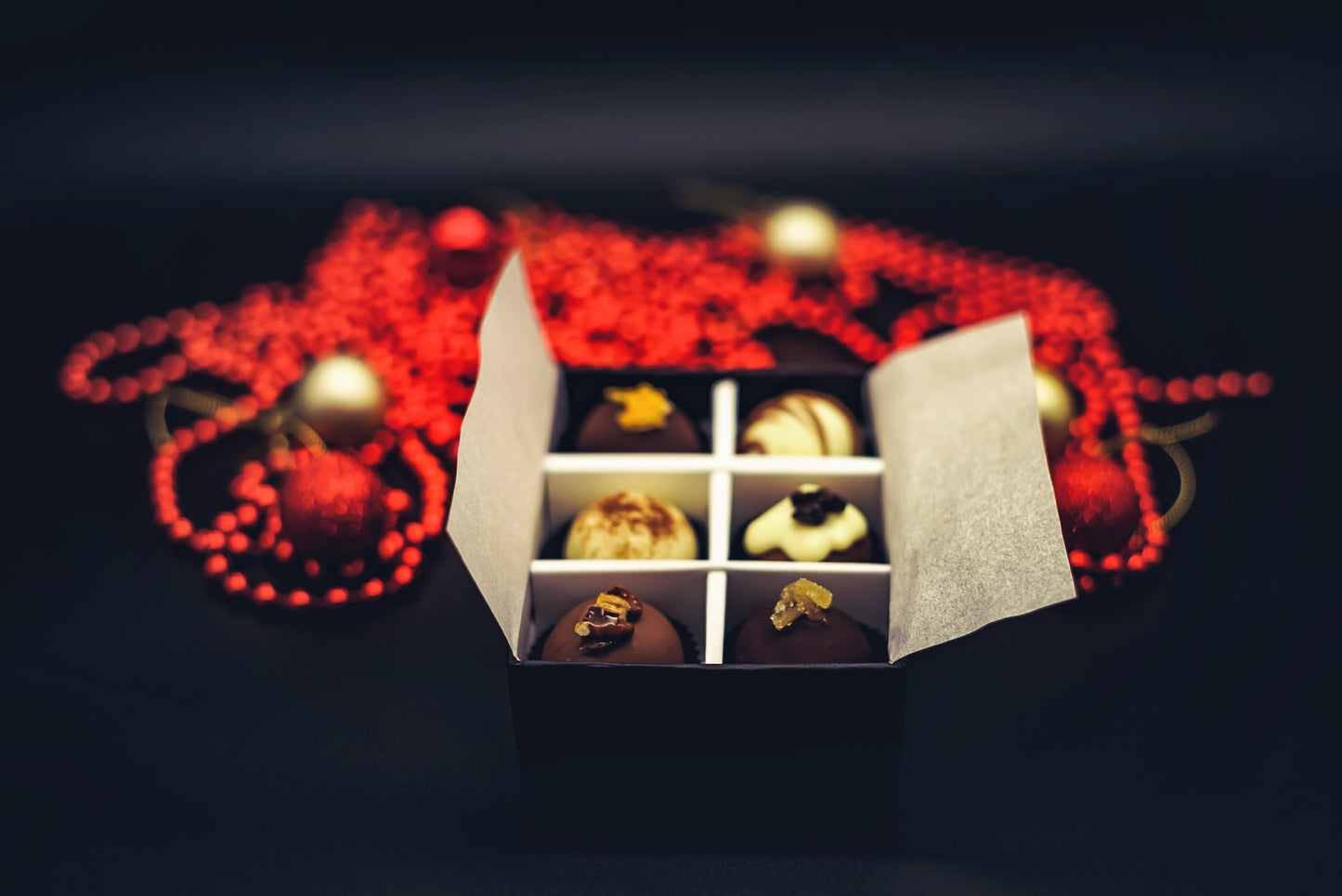 (Christmas Pre-order) December Christmas Collection- Luxury selection of 6 chocolate truffles gift box